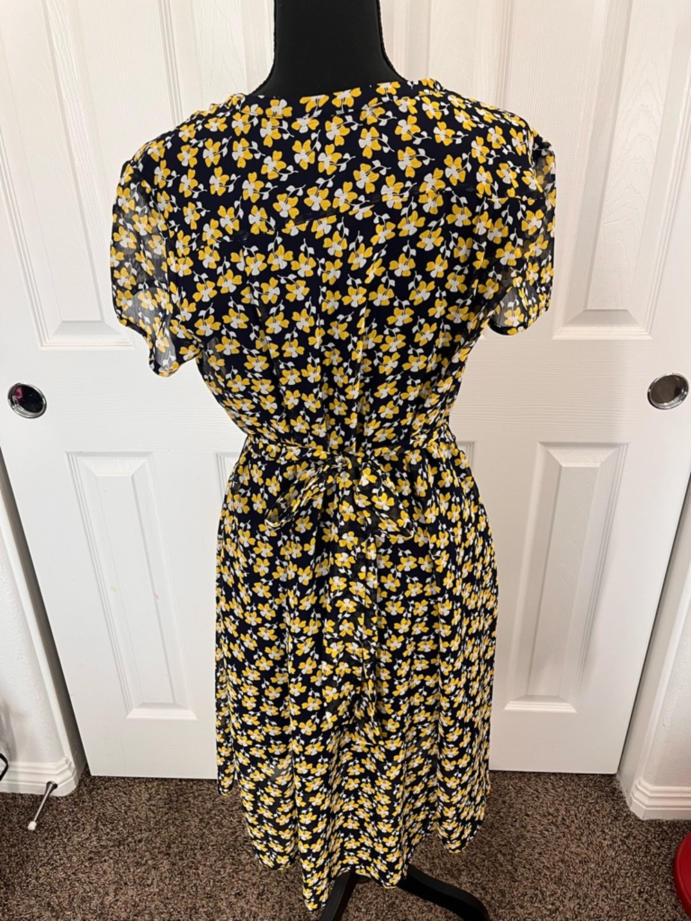 MSK Floral Midi Dress Size 12 Black Yellow White Floral V-Neck - Picture 5 of 11
